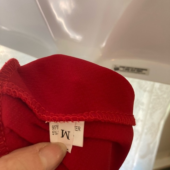 Elegant Red Women's mini Skirt with flared bottom M - Picture 3 of 3